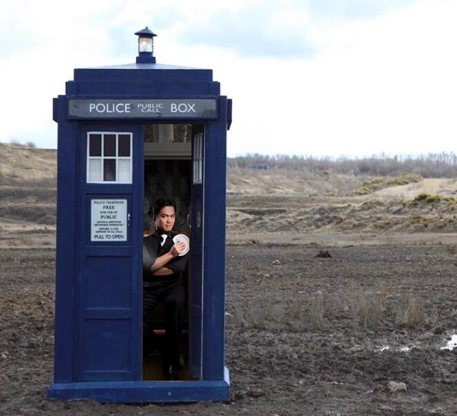 photo of the TARDIS, and through the open door we can see Shoot Ogawa holding a fan of cards